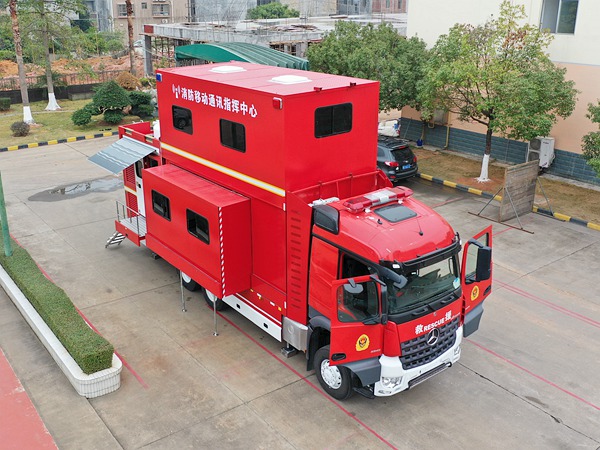 奔馳指揮車(chē).jpg